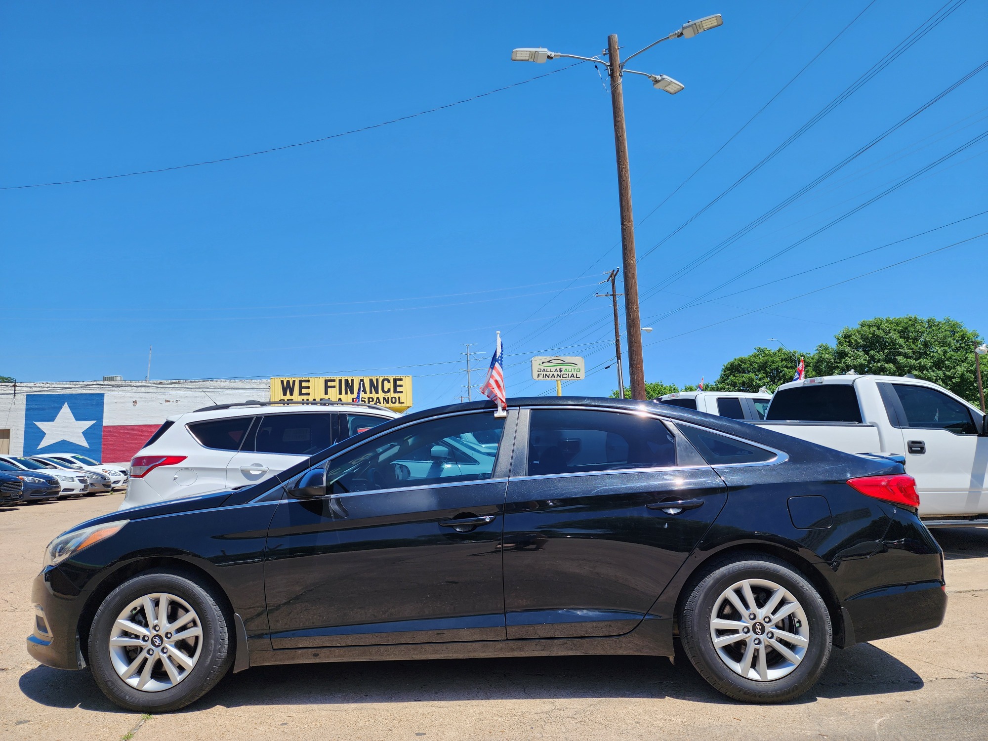 2015 BLACK Hyundai Sonata SE (5NPE24AF7FH) , AUTO transmission, located at 2660 S.Garland Avenue, Garland, TX, 75041, (469) 298-3118, 32.885387, -96.656776 - Photo #6